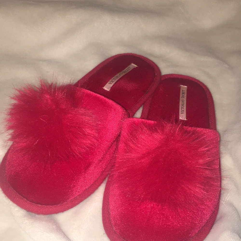 NWOT VS slippers